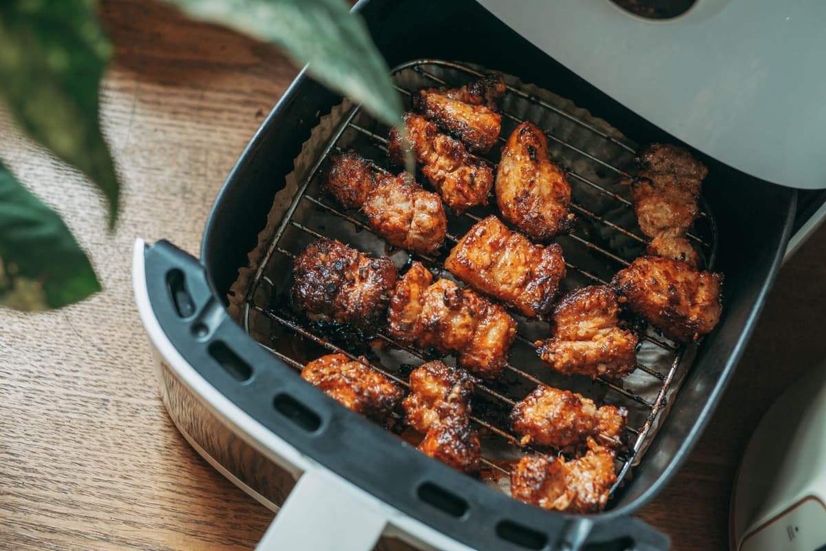 Countertop air fryer with the basket drawer closed